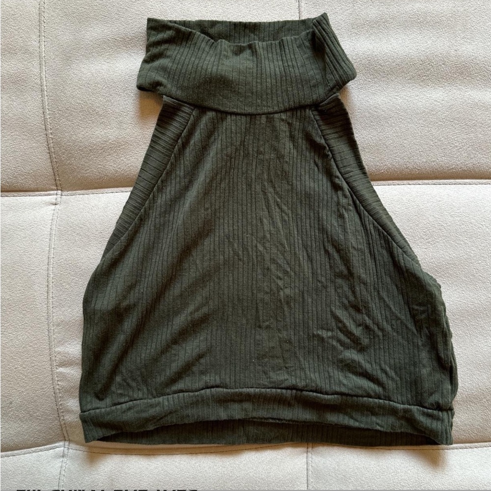 PacSun size Medium Green high neck cropped tank top